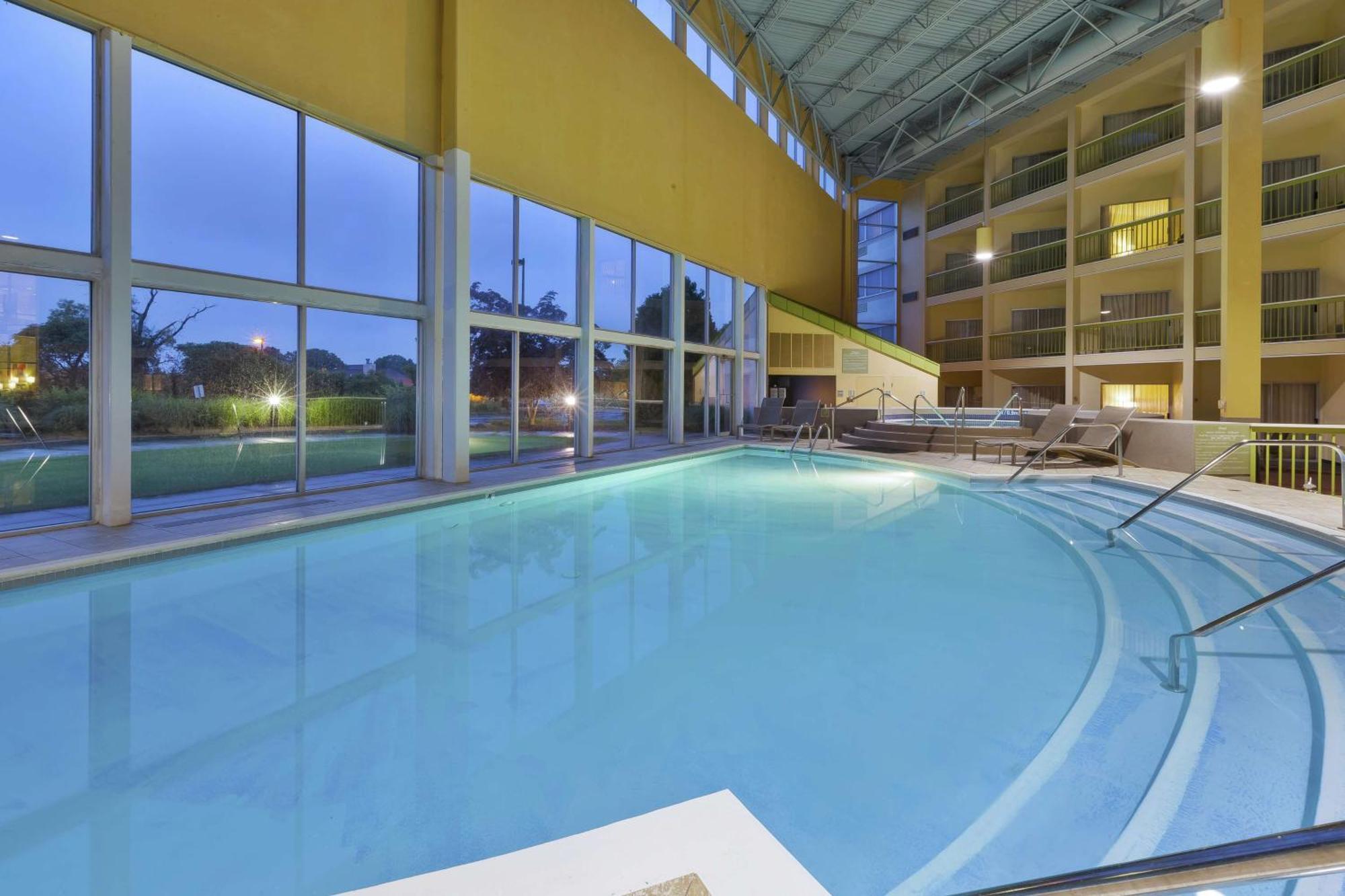 Hotel Doubletree By Hilton Holland Exterior foto
